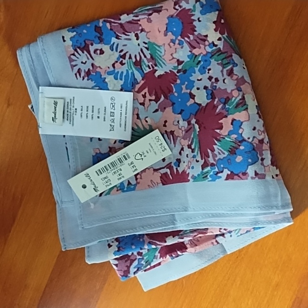 100% Silk Floral Scarf - Picture 2 of 3